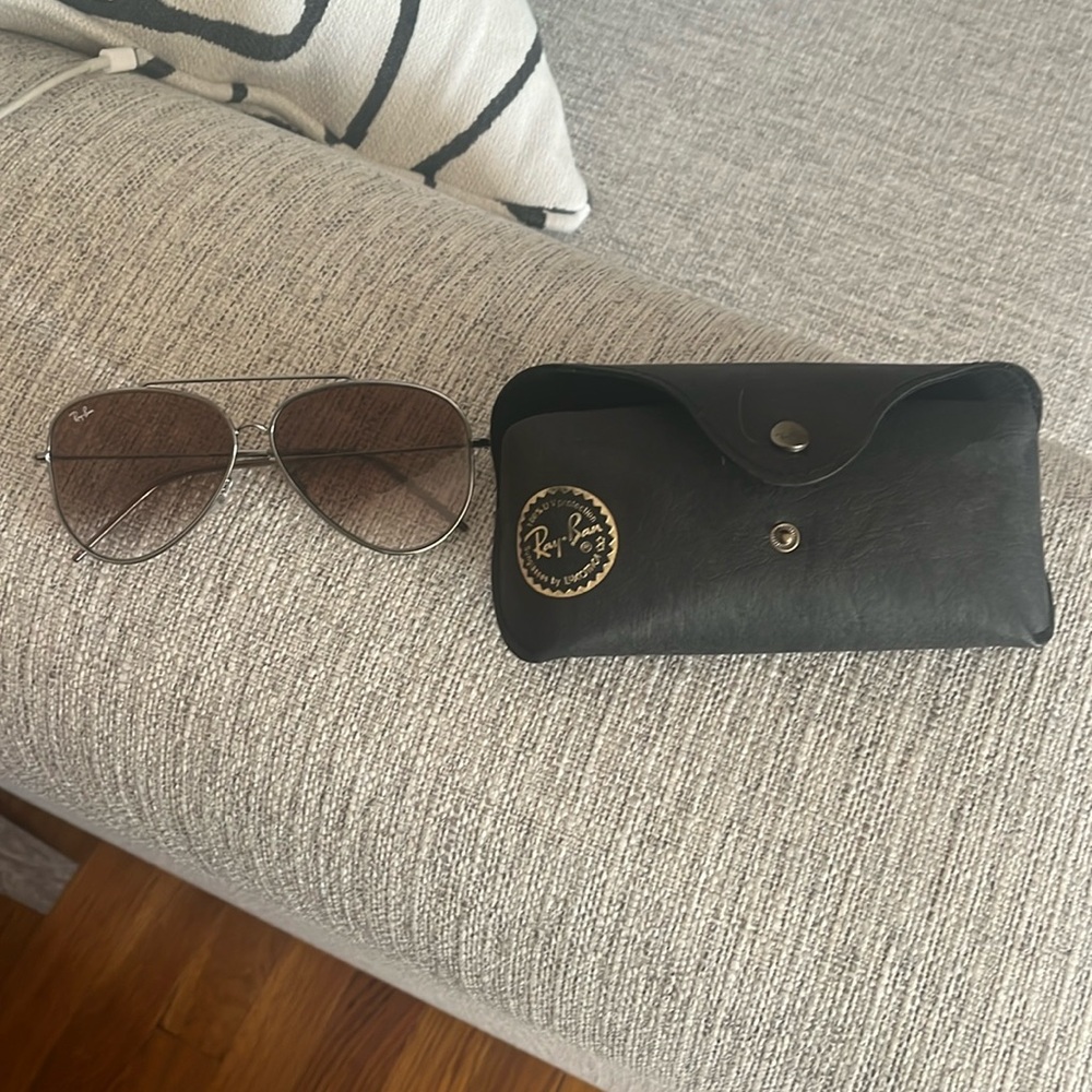 Men’s Silver Aviator Raybans